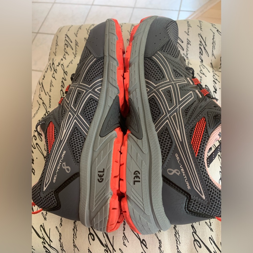 ASICS Women’s Gel Venture Size 11 - Picture 4 of 5